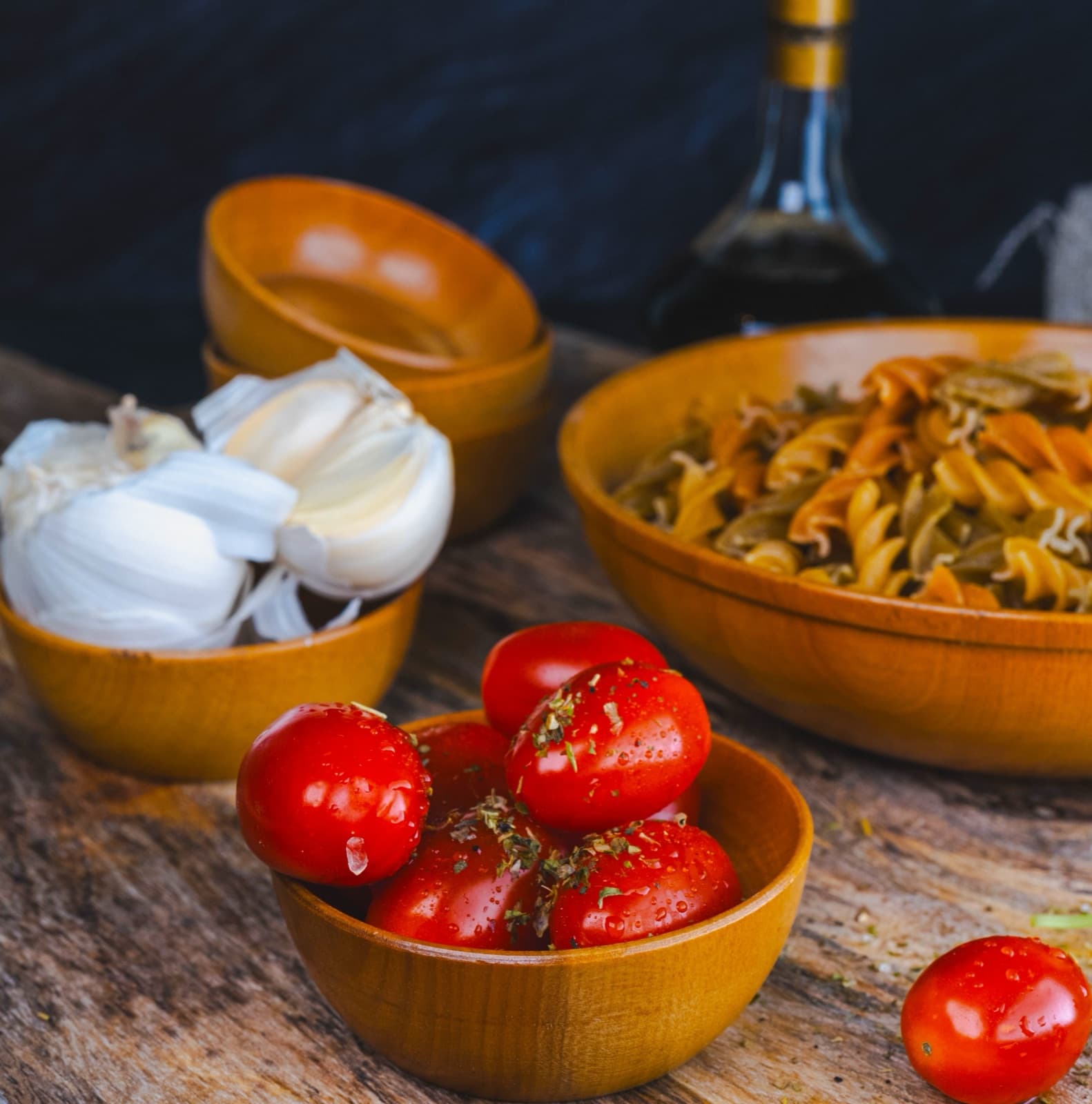 Simple Mediterranean pasta with tomatoes and olive oil